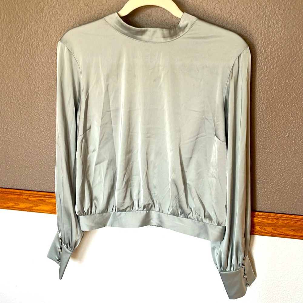 Like new silky top